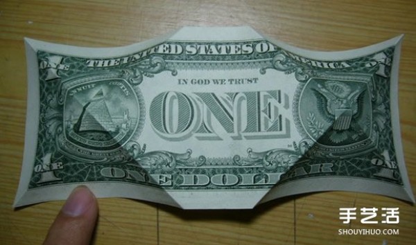 Illustration of the origami method of folding a dollar heart into a dollar bill