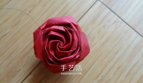 Represents beauty and love! Step by step illustration of handmade origami roses