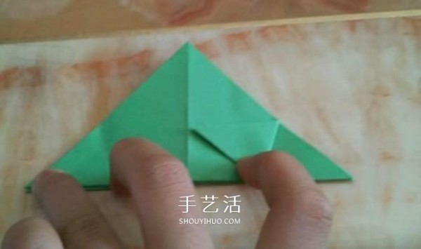 Simple handmade origami box with illustrations of how to fold a beautiful square carton