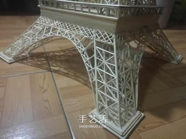 Detailed illustrated tutorial on hand-made Eiffel Tower model with bamboo sticks