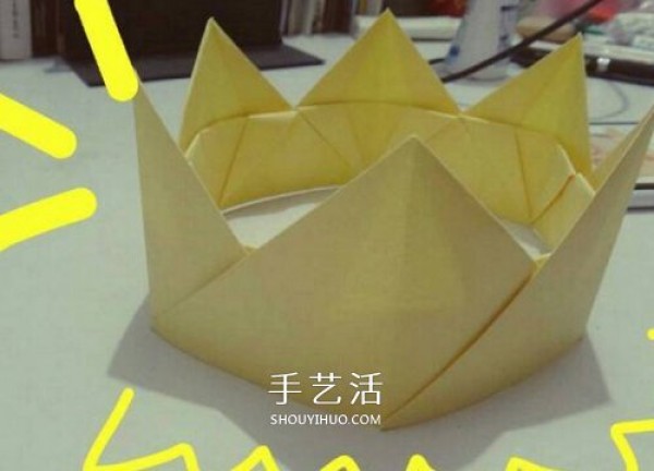 How to Origami a Childrens Crown Simple Illustrations of How to Fold a Paper Crown