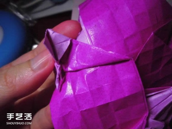 Illustration of origami of Dielianhua love, step-by-step diagram of folding creative love