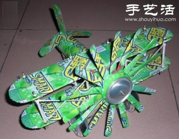 Can cans can be turned into treasure by handmade DIY mini propeller plane