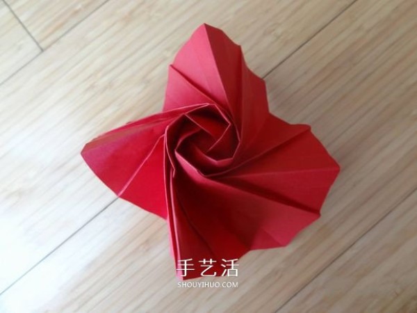 Represents beauty and love! Step-by-step illustration of handmade origami roses