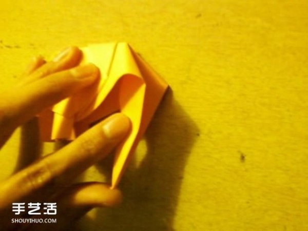 How to fold an elephant with paper, origami illustration of a flat elephant