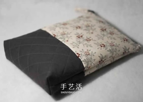 How to make your own square cosmetic bag, how to make a cosmetic bag" border="0" width="580" height="547" src="https://img.111diy.com/timthumb.php?src=/d/file/20220112/ood4sj3seb0.jpg" /></p>
<p>The effect of laying flat</p>
<p align="center"><img alt="How to make your own square cosmetic bag Handmade cosmetic bag making tutorial"  alt=