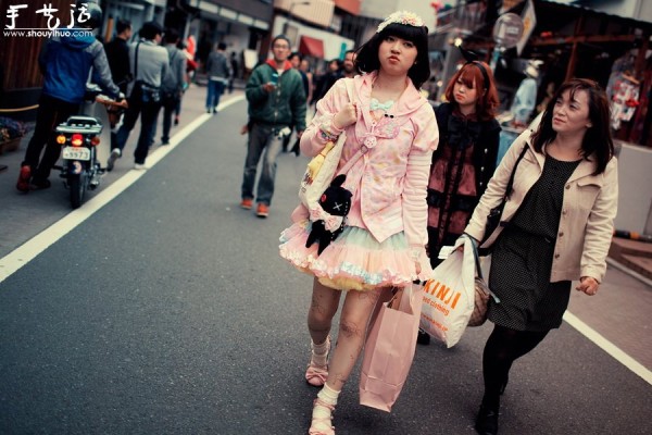 Works by British photographer Alex Robertson - Tokyoites