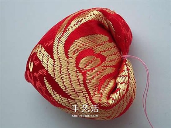 How to make traditional Chinese sachets and make non-woven DIY heart-shaped sachets with illustrations