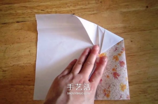 Detailed step-by-step diagram of the folding method of hand-made origami rice dumplings for the Dragon Boat Festival