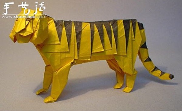 Appreciation of origami works such as lions and Pegasus