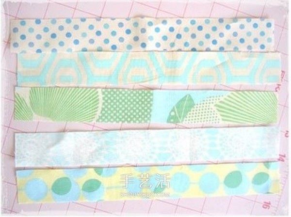 Handmade patchwork pencil case tutorial illustrates how to make a non-woven pencil case