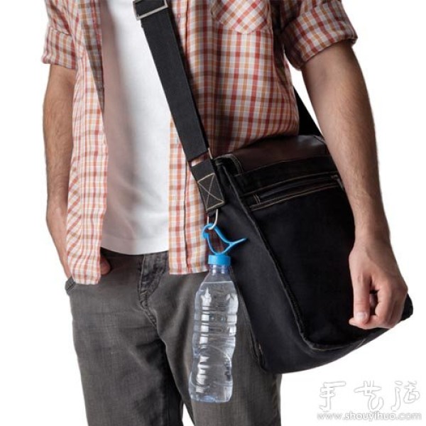 Bird bottle clip for easy carrying