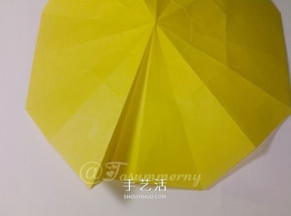 The warm sun in winter! Illustration of folding method of handmade origami three-dimensional sun