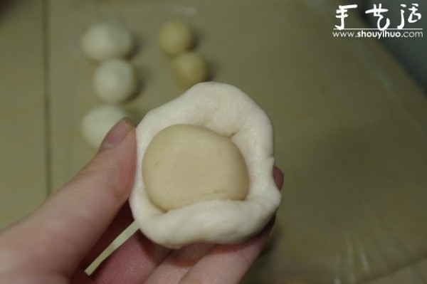 The recipe for fresh meat mooncakes is super detailed! 