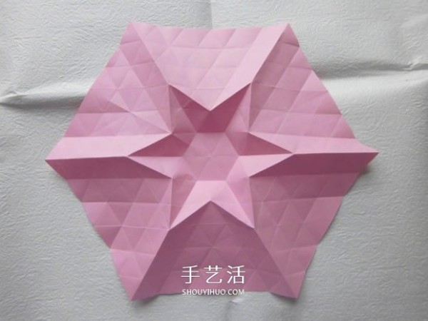 Illustration of how to fold a beautiful straw hat. Steps to make an origami flower straw hat.