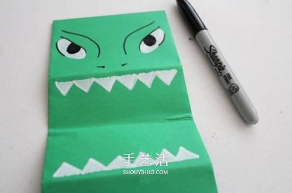 Illustrations of folding monster hand puppets, origami monster hand puppet toys for toddlers