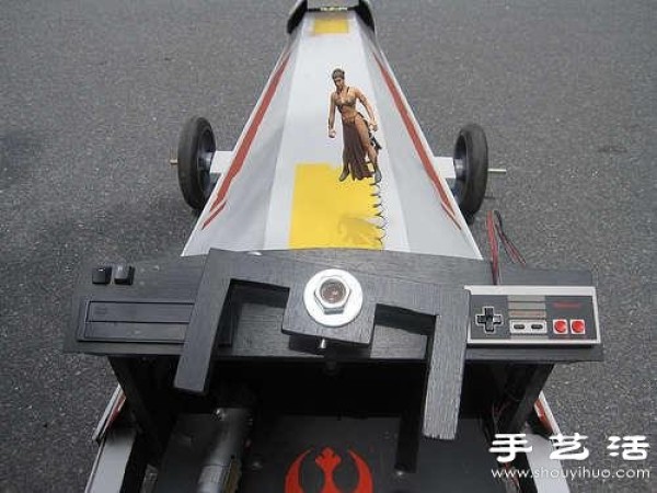 Cartons turned into treasure DIY Star Wars X-wing style car