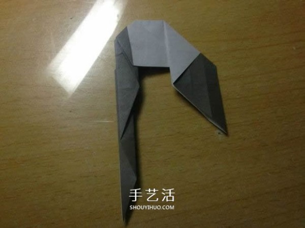 The origami method of an excavator illustrates the folding process of a manual excavator