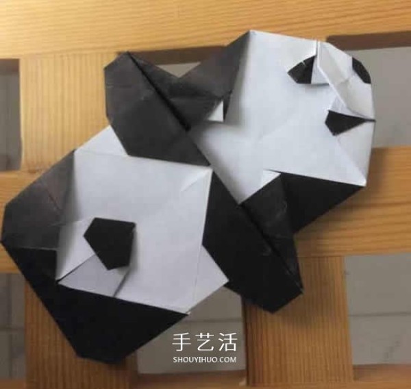 The origami step-by-step illustration of the crawling giant panda is so naive and cute~