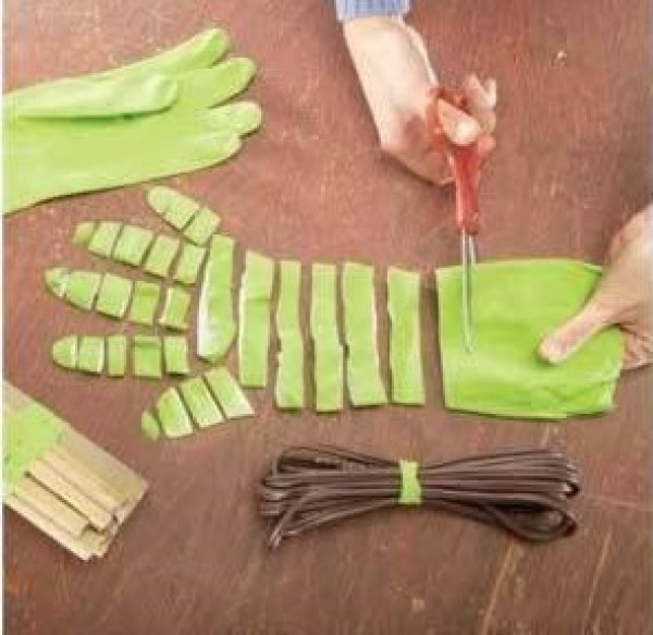 Learn the essential skills of using plastic gloves waste to make small products at home