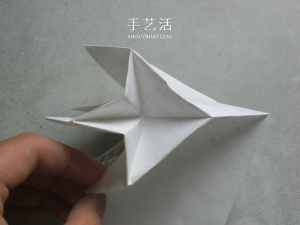 The origami method of a biplane, the step-by-step diagram of how to fold a biplane