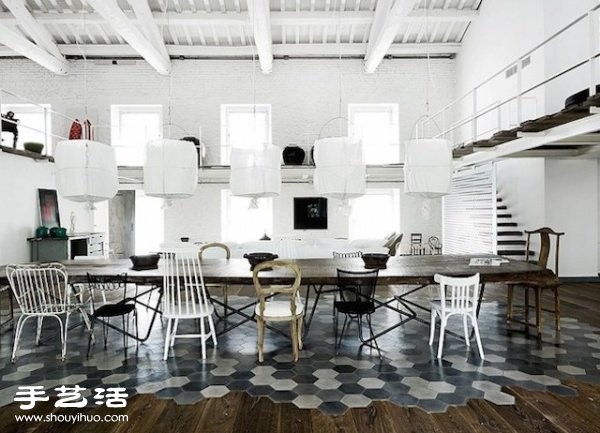 Black and white villa design by Italian designer Paola Navone