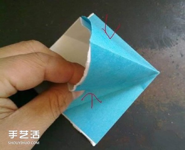 Origami carnation step by step illustration, the folding method of carnation is simple and easy to learn