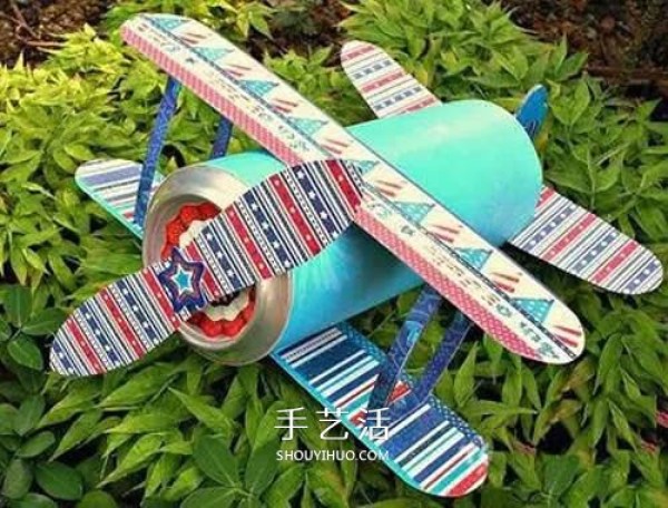 How to make an airplane model out of cans by primary school students