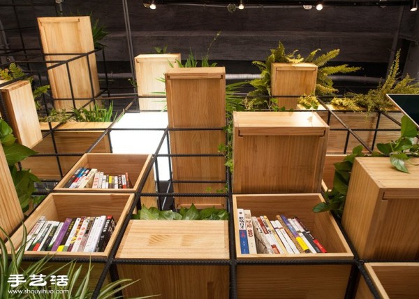 The smart design of Beijing Home Cafe with natural partitions of plants