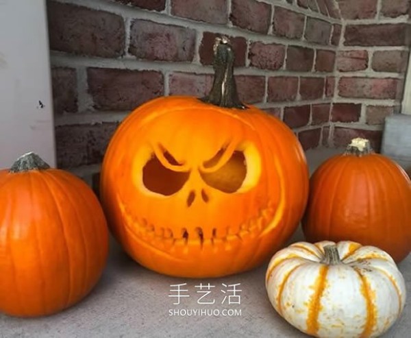 Illustrated tutorial on how to carve homemade Halloween pumpkin lanterns