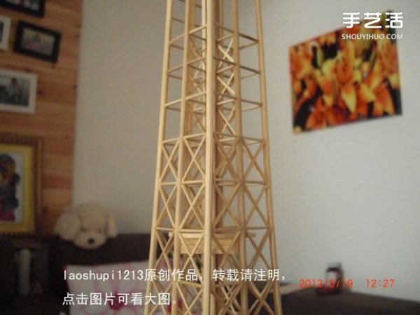 A detailed illustrated tutorial on making a model of the Eiffel Tower using chopsticks and bamboo skewers