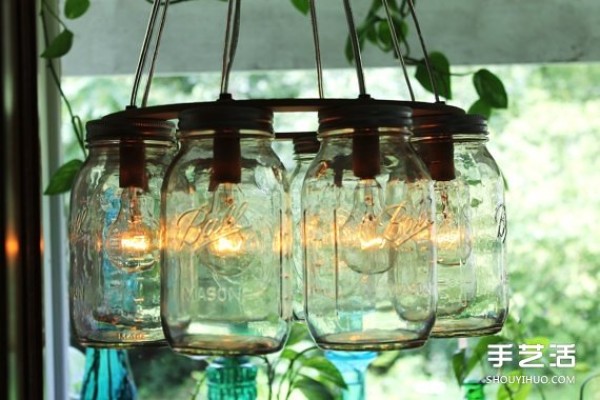 Use glass jar waste to make a small Christmas romantic mood lamp