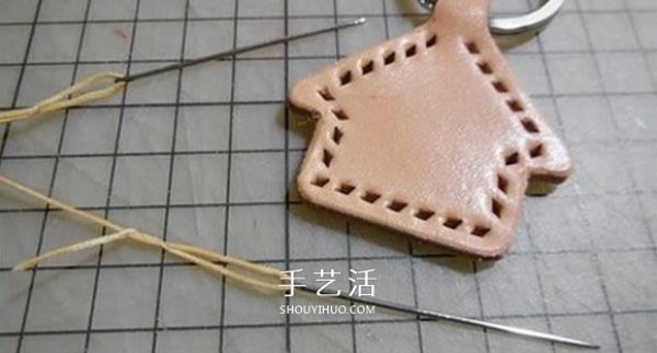 How to make your own leather keychain, how to make a handmade leather keychain