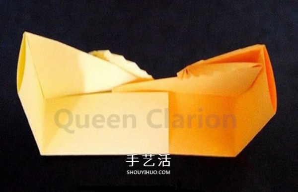 Illustration of folding a leaf carton with a leaf lid origami method