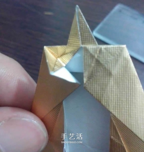 Using cigarette box paper waste and making origami three-dimensional owl illustration step-by-step