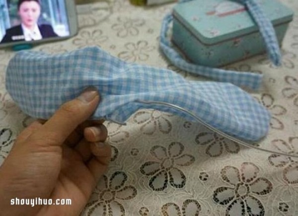 Tools for Cuteness: Illustrated Tutorial on How to Make Cute Rabbit Ears