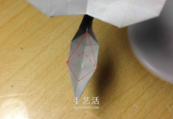 The origami method of an excavator illustrates the folding process of a manual excavator