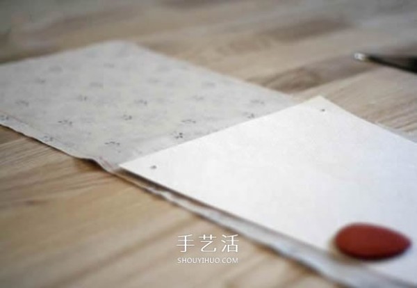 How to make your own square cosmetic bag, how to make a cosmetic bag" border="0" width="580" height="400" src="https://img.111diy.com/timthumb.php?src=/d/file/20220112/abs0dlck0lu.jpg" /></p>
<p>In the other direction, do not cut between the linings. </p>
<p align="center"><img alt="How to make your own square cosmetic bag Handmade cosmetic bag making tutorial"  alt=