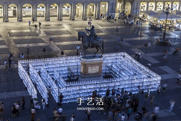 15,000 plastic bottles form a maze to show the shocking amount of waste discarded every day