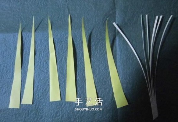 The origami process of the iron cannon lily illustrates the steps of folding the iron cannon lily by hand