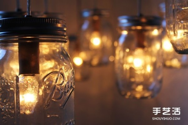 Use glass jar waste to make a small Christmas romantic mood lamp