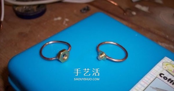 Creative couple rings DIY screw nuts to make creative Valentines Day gifts