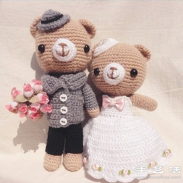 Hand-Knitted Cute Bear Doll Wedding Photos