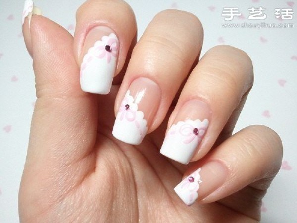 Cute and Quiet White Manicure Tutorial with Bow Pattern