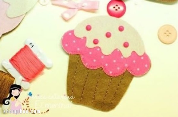 Hand-making tutorial of fabric ice cream trinket pendant with drawings