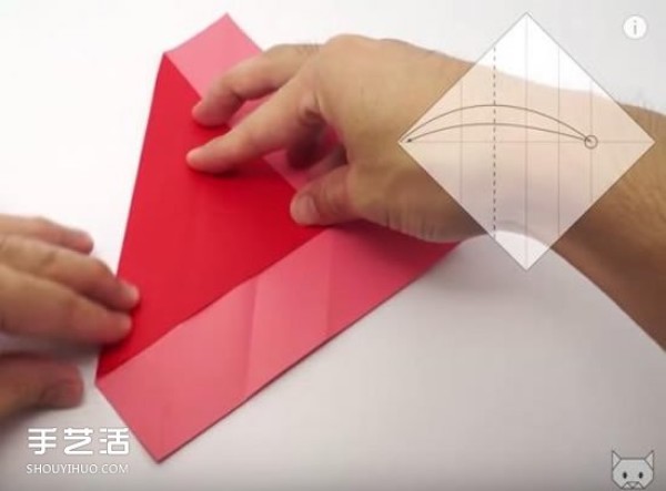 Pictures of how to fold an envelope with a heart and a heart-shaped stationery and illustrations of how to fold a love letter