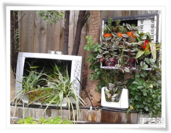 Micro Garden: Beautiful Bonsai Made by Renovating Used Toasters