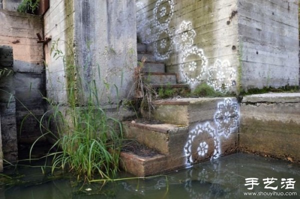 Lace pattern graffiti that beautifies the city