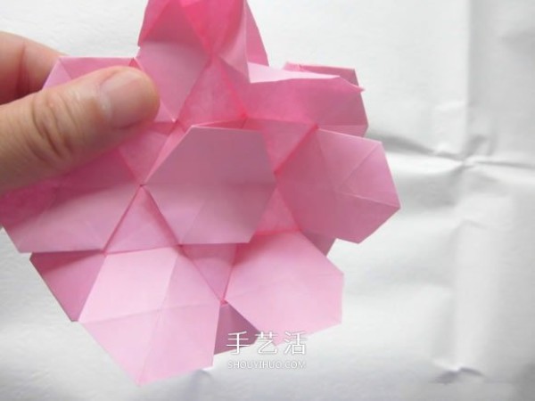 Illustration of how to fold a beautiful straw hat. Steps to make an origami flower straw hat.