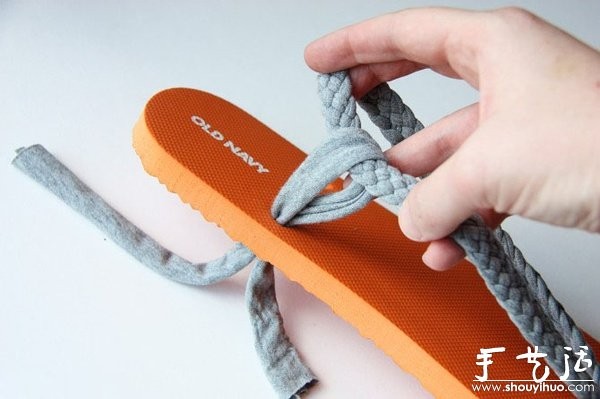 DIY method of renovating old items of flip-flops